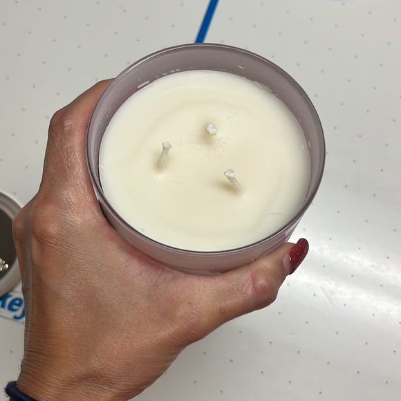 New 3 wick White Barn Candle - Picture 4 of 7